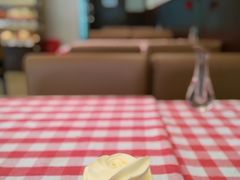-红宝石·鲜奶小方·海派西点房(南丹店)