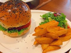 招牌牛肉汉堡-UPPER KITCHEN(延安路店)