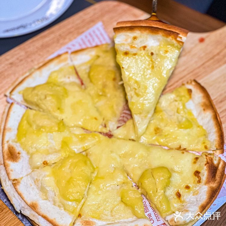 四楼这家设计感满满的西餐厅也太扎眼了