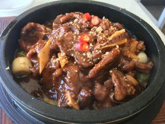 石锅牛仔骨-鑫悦楼煎蟹·16年海鲜大排档