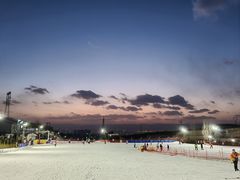 -采薇庄园四季滑雪场