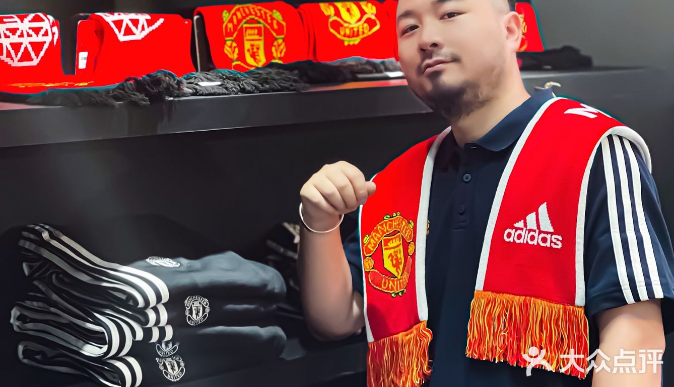 马思涵去西单大悦城了？ 人形立牌的银白头发