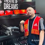 马思涵去西单大悦城了？ 人形立牌的银白头发