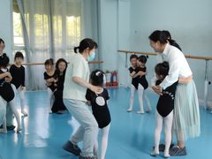 -西安小天鹅艺术团(曲江Alice店)