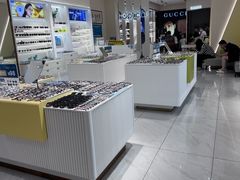 -J-Optical佳视明眼镜·蔡司视觉(青岛金茂览秀城店)