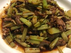 芹菜炒牛肉-漓江又一軒·广西菜·桂林米粉(梅林店)