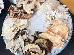 -野菌皇海景野生菌火锅(滨海大道店)