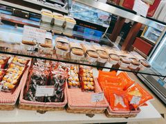 -红宝石·鲜奶小方·海派西点房(南丹店)