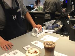 -瑞幸咖啡(岳家嘴地铁站店)