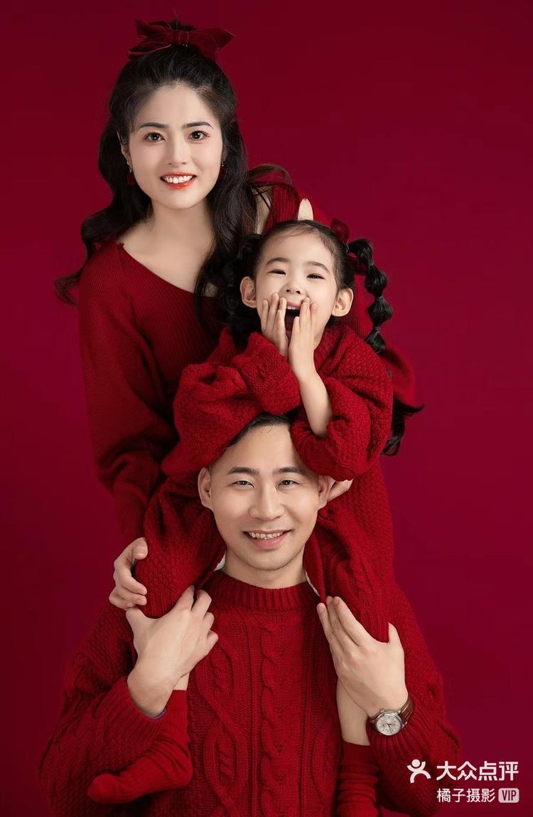 新年必拍红毛衣全家福