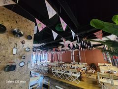 -叽叽扎扎烤肉场(生态城万达店)