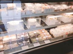 面包甜点陈列柜-红宝石·鲜奶小方·海派西点房(金杨店)