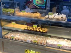 面包甜点陈列柜-鲍师傅糕点(江苏路店)