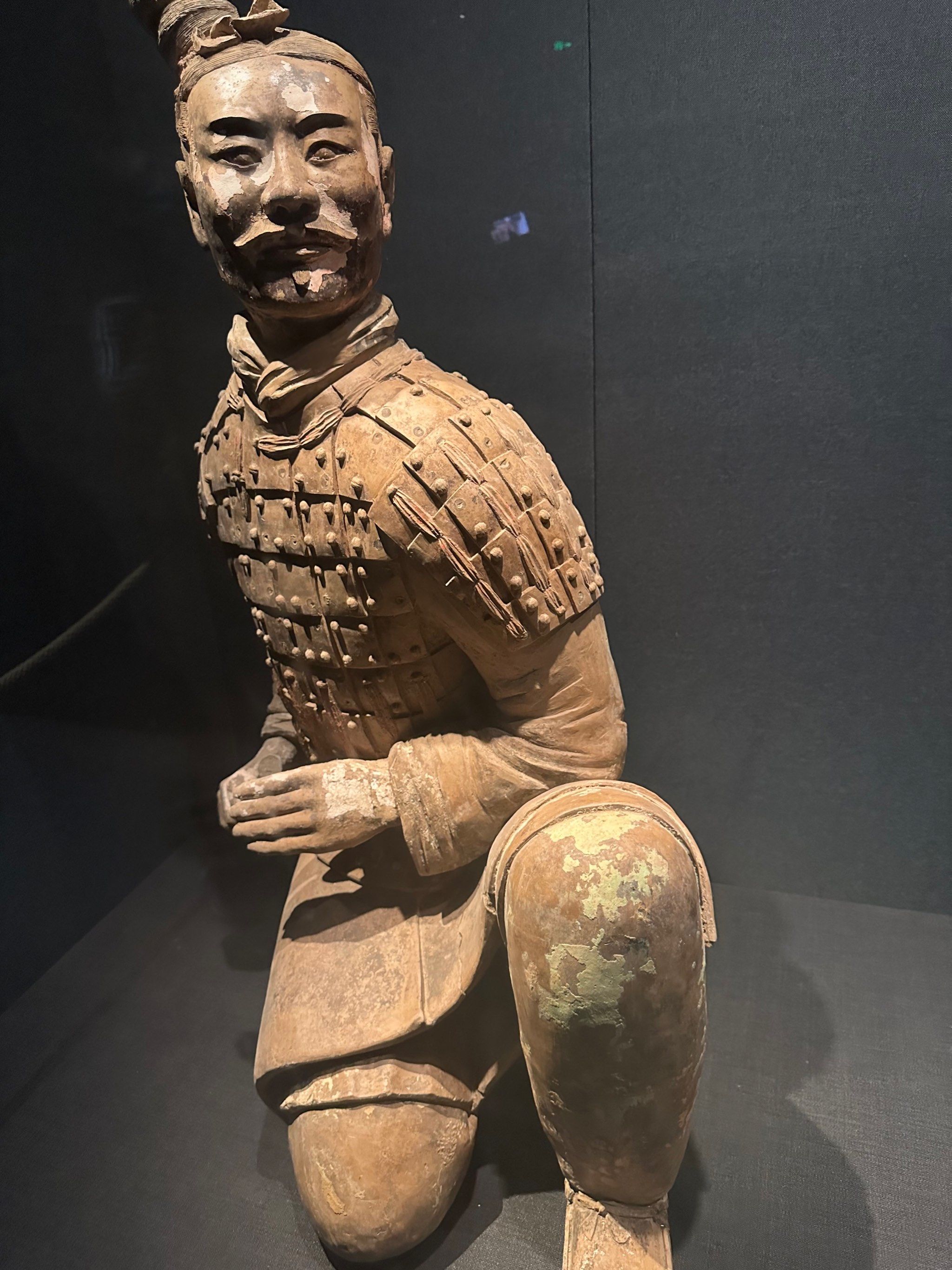 只是很遗憾兵马俑现在没有漂亮的颜色了