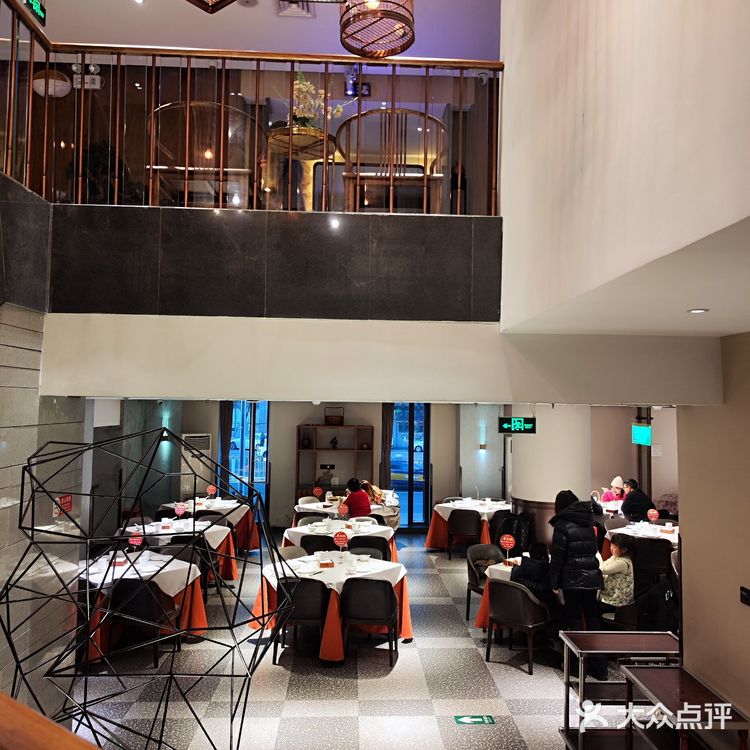 宝子们，今天来吃亚运村的大鸭梨啦！