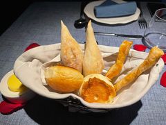 餐前面包-弦月窗LUNETTE BY AMANDA(复兴路店)