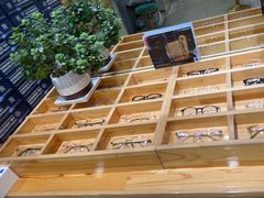 -豪门视光·星趣控·蔡司依视路眼镜代理商(中央大街店)