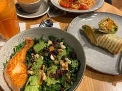煎三文鱼牛油果色拉-Wagas沃歌斯(环贸店)