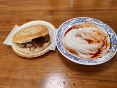 普通夹馍-秦豫肉夹馍(东羊市店)