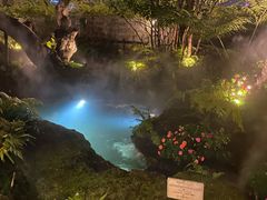 -Chom Cafe and Restaurant