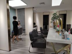 -发朵Hair 烫染沙龙
