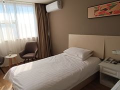 -豪泰168酒店(无锡上马墩靖海地铁站店)