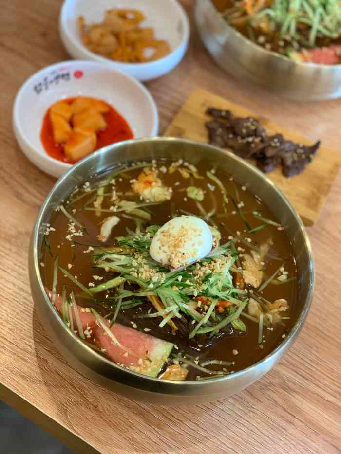 咸兴冷面(丹东总店)-"在丹东遍地冷面韩餐的地儿,这家的性价比和.