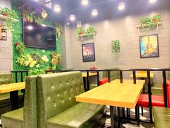 卡座-愉肴麻辣香锅(中山路店)