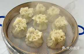 Fresh Pork and Bamboo Shoot Steamed Dumplings