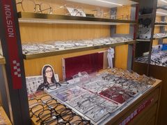 -优医视平价眼镜蔡司依视路折扣工厂店(十里堡店)
