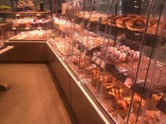 面包甜点陈列柜-巴黎贝甜(卫清西路店)