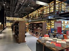 -半山书局(新世纪商城店)