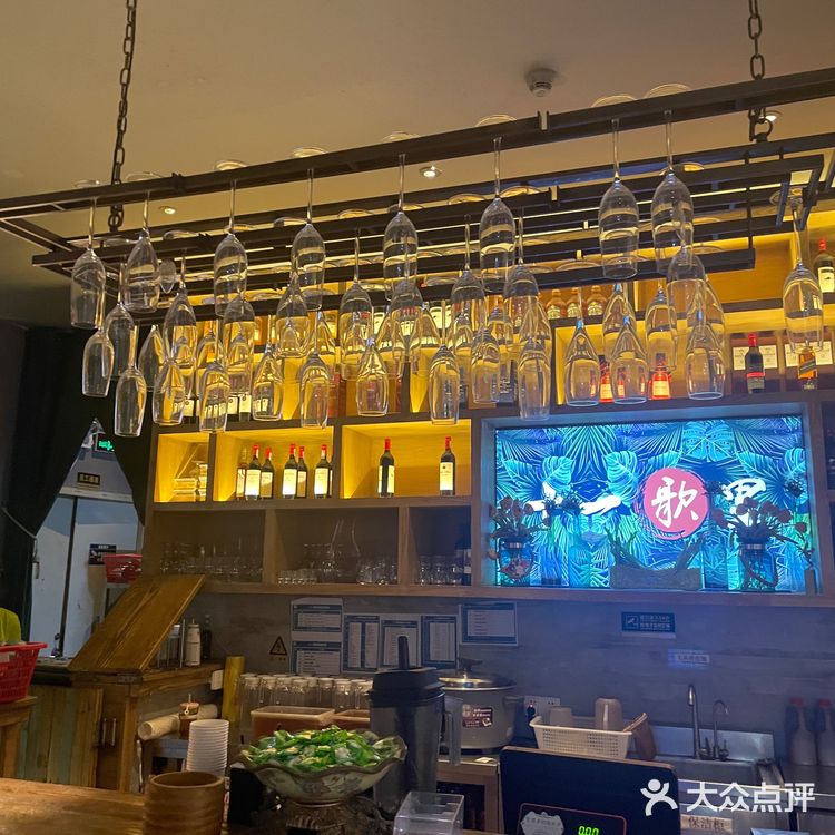 椰皇：绝对的新宠，一口一个，好吃又解渴。