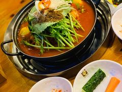 土豆排骨火锅-喇喇排骨火锅·传统韩式脊骨汤(望京西园总店)
