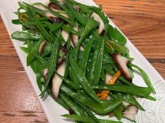 五彩花菇荷兰豆-云海肴·汽锅鸡·云南菜(广安门天虹店)