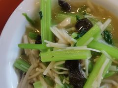 -哈尔滨小酒馆·鲜肉现穿自助烧烤(康新花园店)