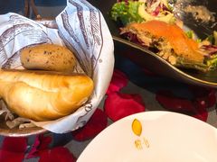 烟熏三文鱼色拉-YUE·6·西式融合餐厅(外滩六号店)