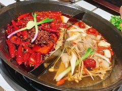 红油菌汤鸳鸯锅-贰回巷火锅馆(钟楼店)