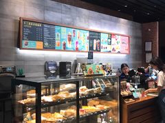 面包甜点陈列柜-星巴克臻选(北京前门大街店)