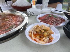 -茅草房·河畔园林火锅