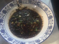 挑面前的小面佐料-蟠龙梯坎面(文兴街店)