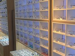 -天空之镜眼镜店蔡司依视路配镜授权零售店(望京颐堤港店)