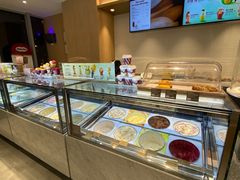 面包甜点陈列柜-哈根达斯(世界城店)