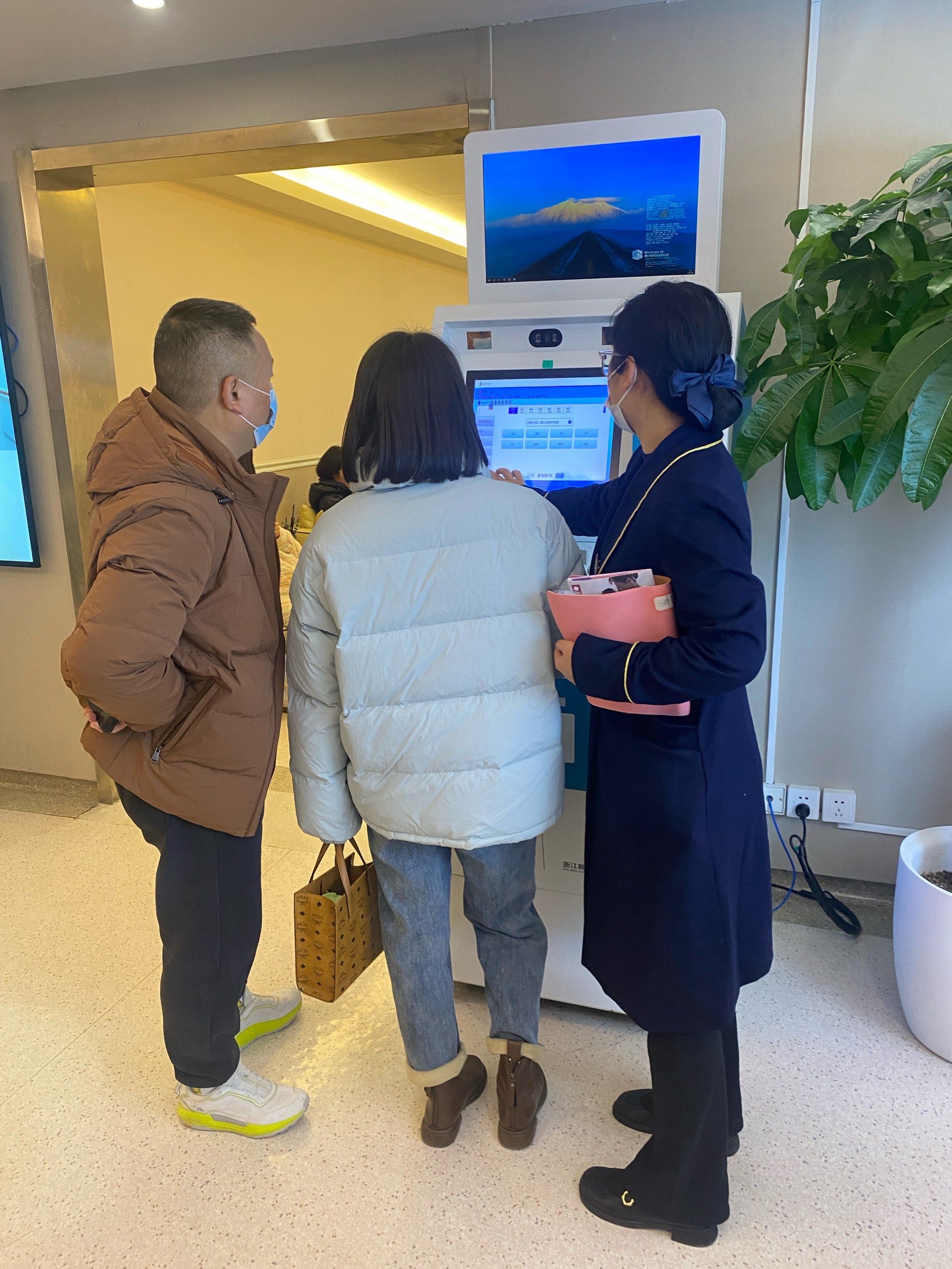 包含同仁医院医院排队代办挂号孕期产检全程陪同，安心度过每一关的词条