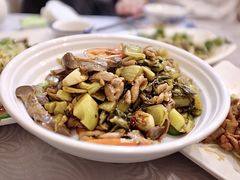 酸菜鸡杂煲-粤·向群饭店(龙津东路总店)