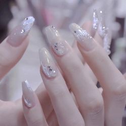 -悦指间美甲美睫