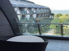 -上海滴水湖皇冠假日酒店