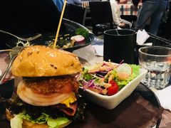 墨西哥辣味牛肉起司汉堡-遇见西木美式餐厅(体育路店)