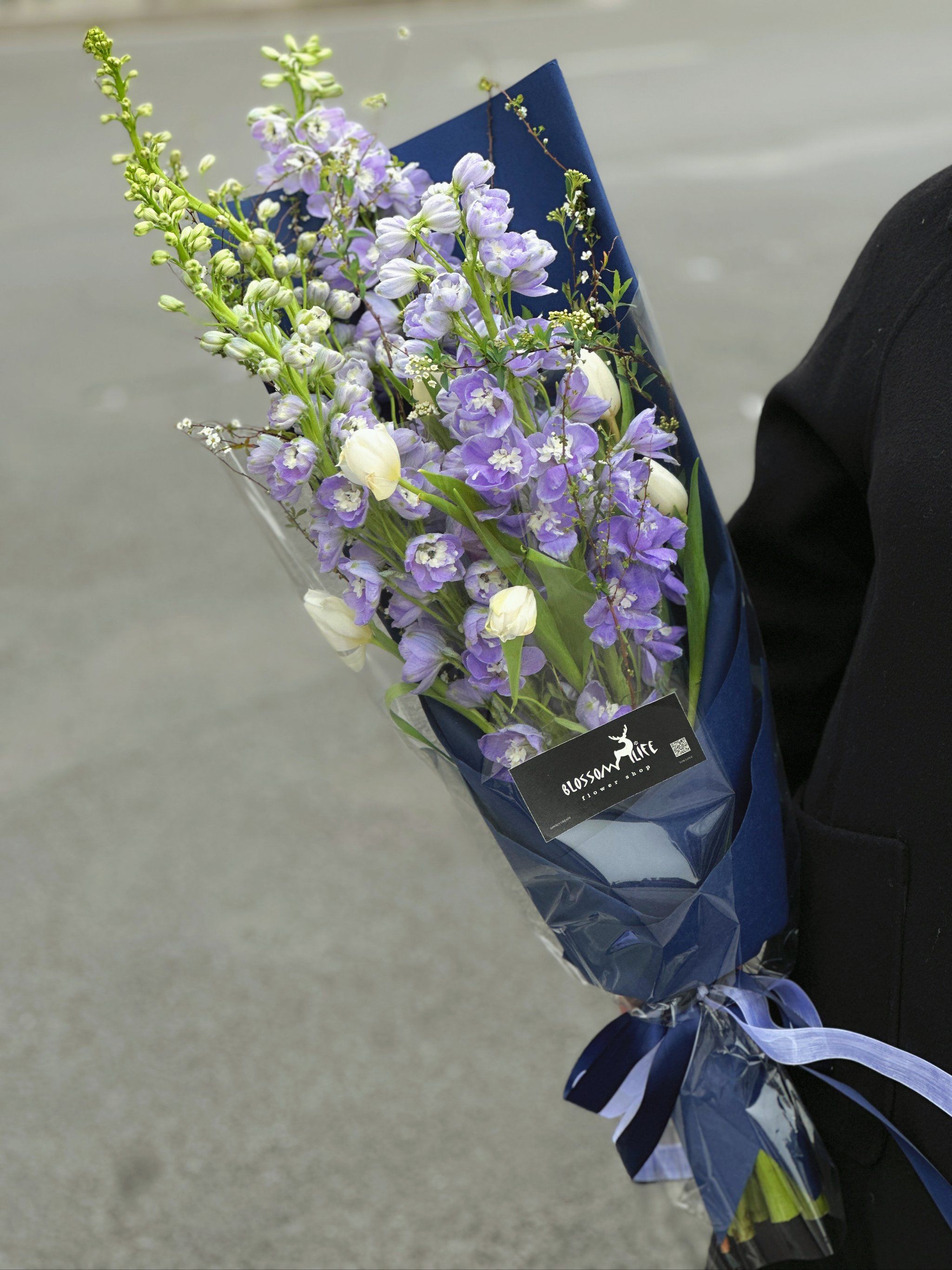 紫色大飞燕花束  霸气十足