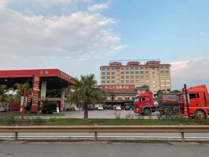 夹江天福服务区-停车场-"【玛吉阿米 · 一日游】 多次.